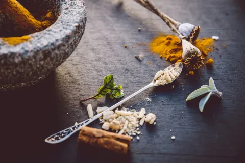 Ashwagandha: para qué sirve esta planta que está de moda La ashwaganda es una planta originaria del sudeste asiático y, en particular, de la India