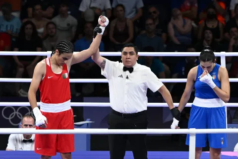 Juegos Olímpicos: ¿qué pasó con la boxeadora argelina Imane Khelif? Imane Khelif, boxeadora argelina, le ganó a la italiana Angela Carini.
