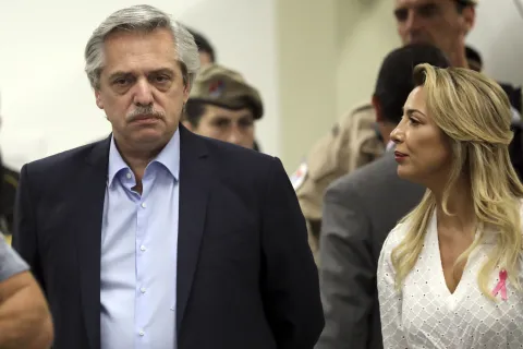 Violencia reproductiva: qué es este delito por el que Fabiola Yañez denunció a Alberto Fernández Alberto Fernández y Fabiola Yañez, en 2019.