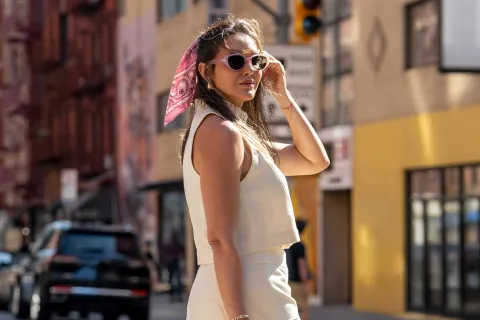 Adelanto tendencias moda 2025: estos son los 3 colores que se vienen para la próxima temporada Tres tonos que regresan y que se posicionan como los elegidos a la hora de armar looks de Street style