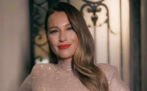 Pampita es tendencia por su impactante look con brillos: 5 casos donde demostró ser la reina del plateado Pampita en Instagram.