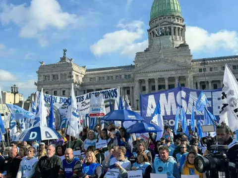 Paro universitario: qué días de esta semana no habrá clases Una postal de la masiva marcha universitaria del 23 de abril pasado.