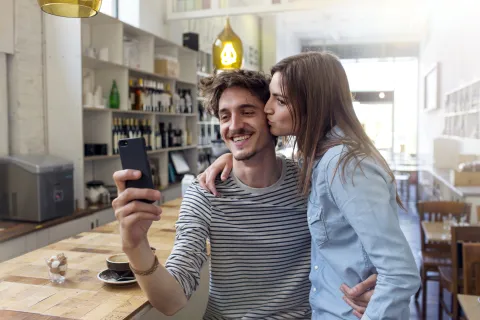 Emociones e inteligencia artificial: ¿qué pasa con la soledad y la empatía en un mundo cada vez más tecnológico? Emociones e inteligencia artificial: ¿qué pasa con la empatía?