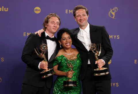 Premios Emmy 2024: este es el listado completo de ganadores Foto del elenco de The Bear en los Premios Emmy 2024.