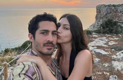 Las fotos hot de Chino Darín y Úrsula Corberó en sus vacaciones que encendieron las redes Foto de Chino Darín y Úrsula Corberó de vacaciones.