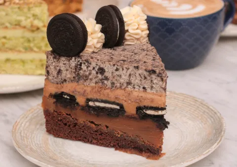 Dónde comer ricos postres chocolatosos para celebrar el Día Mundial del Chocolate Torta óreo