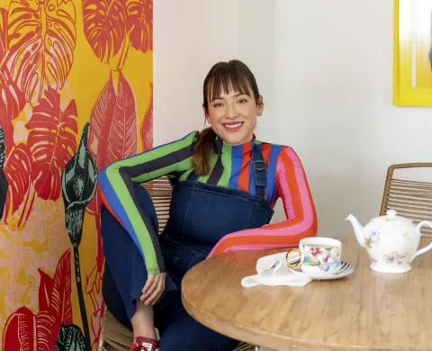 Un depto de Belgrano R que es una explosión de color: inspirate con ideas geniales Sofi Sanz, dueña de este depto de Belgrano R, supo combinar deco, moda y arte.