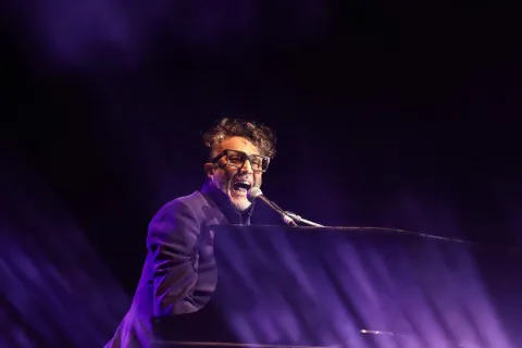 Qué le pasó a Fito Páez: la causa por la que el cantante suspendió sus recitales Foto de Fito Páez durante su presencia en Rosario.