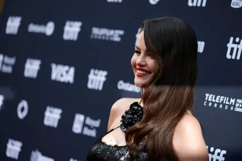 La trágica razón por la que Selena Gomez dejó de dormir en su propio cuarto Selena Gomez en la red carpet