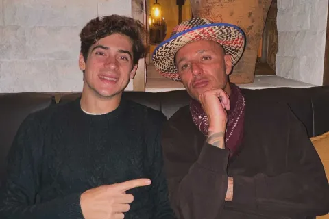 Franco Colapinto cenó en Madrid y posó con Gaby Álvarez, Cande Tinelli y Natalie Peréz Franco Colapinto junto a Gaby Álvarez