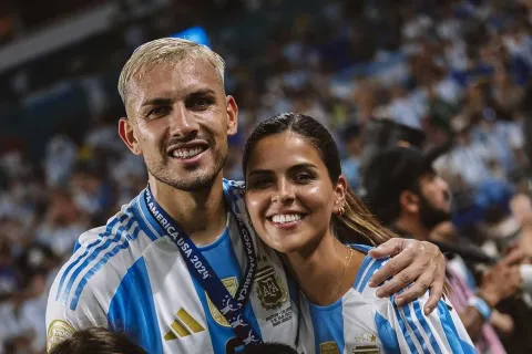 Leandro Paredes y Cami Galante esperan su tercer hijo: todos los detalles de la dulce espera El jugador de la Selección Argentina y su mujer anunciaron su tercer embarazo de una manera muy original.