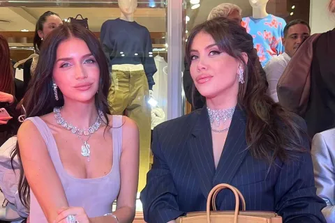 Alerta tendencia 2025: Wanda y Zaira Nara con looks opuestos, estilo oversize y diseño strech Las hermanas Wanda y Zaira Nara dijeron presente en un evento y se llevaron todas las miradas de la mano de sus estilismos.