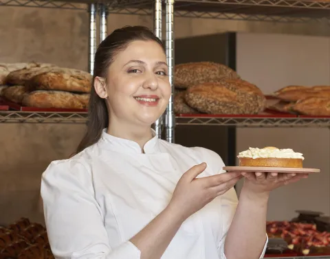 Julia Debicki, la chef mano derecha de Damián Betular: "Mi sueño era poder trabajar con él” Julia Debicki, pastry chef en Betular Patisserie