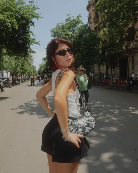 Adelanto tendencia 2025: el look de Cami Mayan que anticipa la moda que se viene La influencer, Cami Mayan estuvo presente en el desfile de una marca nacional y llegó al evento con un look que anticipa las tendencias primavera-verano 2025.