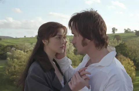 Novelas eternas: estas son 5 historias clásicas que también podés ver en plataformas de streaming Keira Knightley y Matthew Macfadyen en Orgullo y prejuicio.