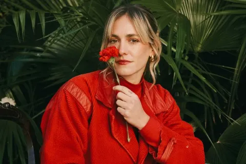 Quién es la ex Casi Ángeles que anunció su casamiento con un emotivo video Rocío Igarzabal anunció que se casa con su pareja