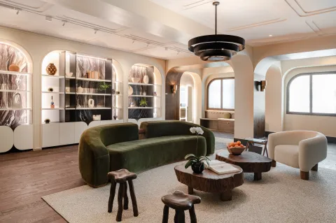 Casa Foa: las 6 tendencias en decoración e interiorismo para 2025 Un living con la tendencia 2025 en Casa FOA