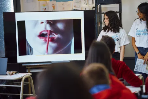 Un estudio reveló cómo afecta a los adolescentes la exposición a las redes sociales y la IA El equipo de Unilever tomó acción y brinda talleres en escuelas secundarias de todo el país.