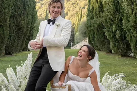 Mirá las increíbles fotos de la boda de Millie Bobby Brown y el hijo de Bon Jovi Millie Bobby Brown y el hijo de Bon Jovi se casaron