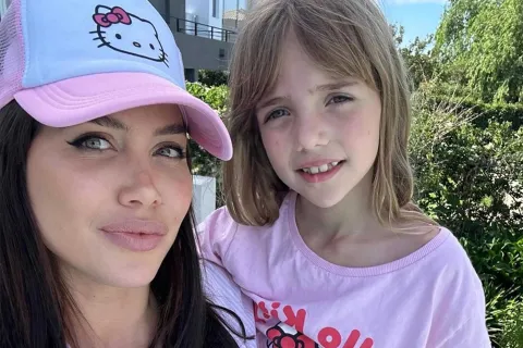 El increíble festejo de cumpleaños de Isabella, la hija de Wanda Nara: temática de Hello Kitty y mucho glamour Wanda Nara celebró el cumpleaños número ocho de su hija Isabella con la temática Hello Kitty.