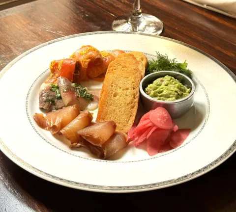 Dónde probar pesca curada, un producto tendencia en restaurantes premium de Buenos Aires Dónde probar pesca curada, un producto tendencia en restaurantes premium de Buenos Aires