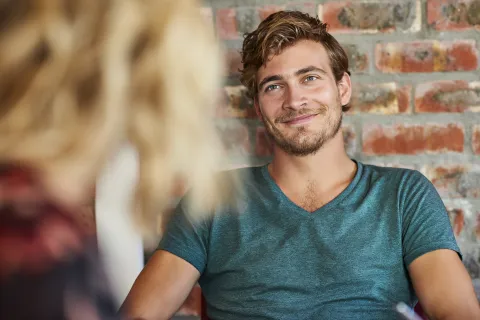 Diccionario de nuevas masculinidades: Fruity Boy, Babygirl, Finance Bro... ¿con cuál te identificás? Un varón sensible.