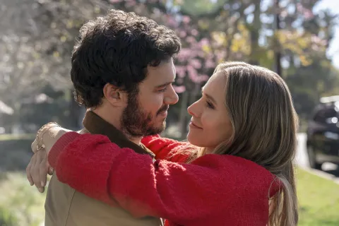 Nadie quiere esto: la historia real de la serie de Netflix sobre un rabino y una agnóstica Foto de Nadie quiere esto, la serie éxito de Netflix.