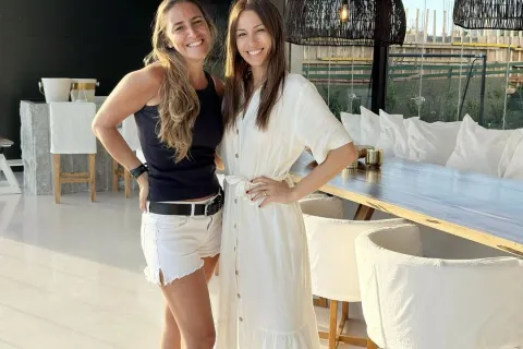 Así es la galería de la casa de Pampita en Nordelta Pampita junto a la diseñadora que hizo aportes recientes en la galería.