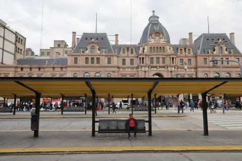 Paro de transporte: ¿qué días y qué servicios van a estar afectados? Paro de colectivos en Buenos Aires.