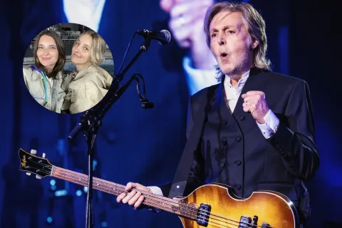 Pagaron la entrada más barata para ver a Paul McCartney y terminaron en primera fila Foto de Paul McCartney y las jóvenes que terminaron en primera fila.