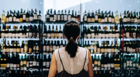 Día de la Madre: 25 vinos para regalar y brindar con mamá La variedad de vinos es infinita, te ayudamos a encontrar cuál es el regalo ideal para el día de la madre.
