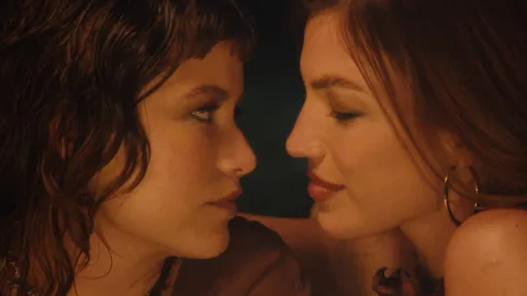 Sofía Reyes habló de la polémica por protagonizar su nuevo video con la actual pareja de su ex Sofía Reyes protagoniza el video de BI junto a Stef Roitman.