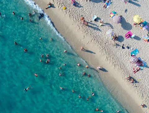 Vacaciones 2025 en Brasil: la mejor forma de pagar tus consumos este verano Playas de Brasil
