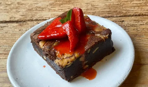 torta con frutillas