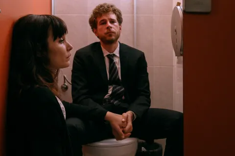 Estas 5 series tienen episodios de 30 minutos y son ideales para maratonear El tiempo que te doy es una ficción española disponible en Netflix.