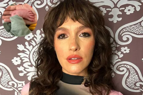 Candela Vetrano compartió la primera foto de su bebé Pino a una semana de su nacimiento La actriz, Candela Vetrano posteó en sus redes sociales la primera foto del hijo que tuvo con Andrés Gil.