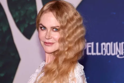 Nicole Kidman apostó a un vestido estilo nupcial con transparencias y bordados para la premiere de su nueva película de Netflix La actriz, Nicole Kidman pisó la red carpet con un look estilo nupcial que se llevó todas las miradas en el lanzamiento de su última película