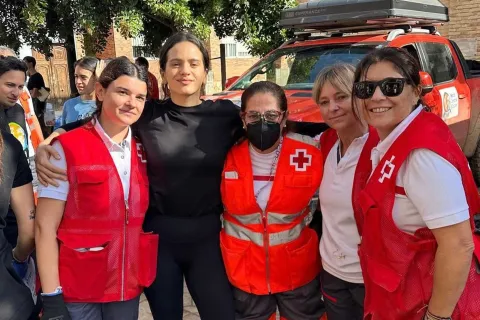 Rosalía viajó a Valencia para ayudar a los afectados por la DANA La cantante española, Rosalía dijo presente en Valencia y se sumó a los esfuerzos para poner de píe al pueblo que sufrió destrozos por la DANA.