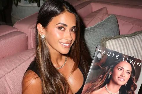 Antonela Roccuzzo marca tendencia con un look sastrero monocromático, ideal para el verano Antonela Roccuzzo asistió a la fiesta presentación de su portada en Haute Living con un estilismo bien trendy.