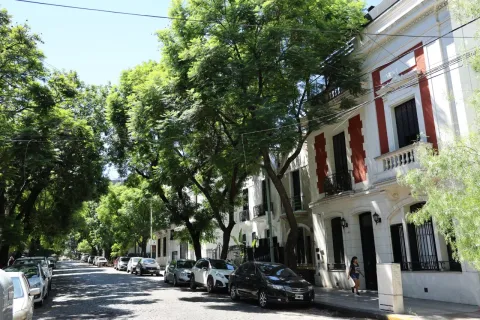 Dónde queda la “Notting Hill” argentina, el barrio escondido que pocos conocen, ideal para pasear En la ciudad de Buenos Aires existe un lugar en donde uno puede soñar con estar dentro de una de las películas románticas más exitosas de la pantalla grande: Notting Hill