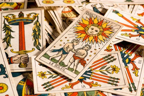 Este es el consejo del tarot para arrancar bien la semana del 25 de noviembre Cartas de tarot