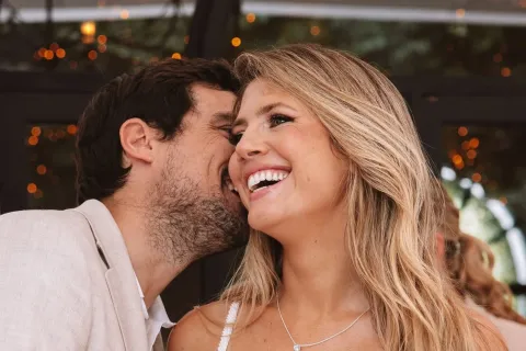 Deslumbrante y soñado look: el vestido de novia con transparencias de Stephanie Demner El deslumbrante look de Stephanie Demner en su fiesta de casamiento con Guido Pella