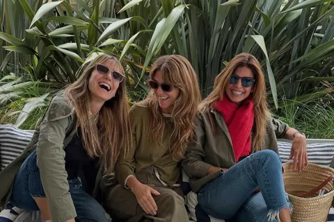 El look casual de Juliana Awada para un fin de semana en Uruguay Juliana Awada pasó un fin de semana en Uruguay con amigas