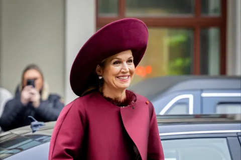 Máxima Zorreguieta deslumbró con un look cherry red durante una elegante visita de Estado Los looks de la Reina Máxima durante la visita del presidente de Portugal