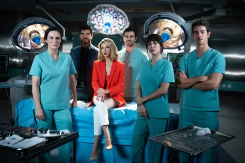 Cuándo se estrena la temporada 2 de Respira: Netflix renovó la exitosa serie española Foto del elenco de la serie Respira.