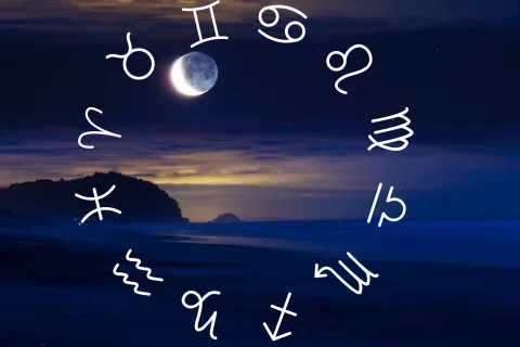 Calendario lunar de enero 2025: ¿cómo nos impactará la primera Luna llena del año? Una luna sobre una playa
