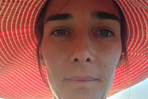 El corpiño no va más: Juana Viale y sus divertidas vacaciones en velero con Yago Lange Juana Viale disfrutó de unas vacaciones con su novio Yago Lange