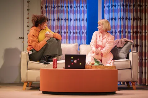 Las 12 obras de teatro que no te podés perder este enero 2025 en Buenos Aires Florencia Raggi e Inés Estevez