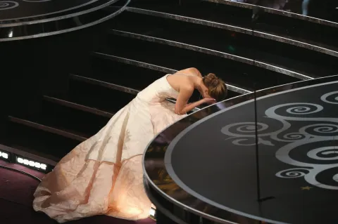 Polémicas y recuerdos imborrables: 10 momentos icónicos en la historia de los Premios Oscar 10 momentos icónicos en la historia de los Premios Oscar