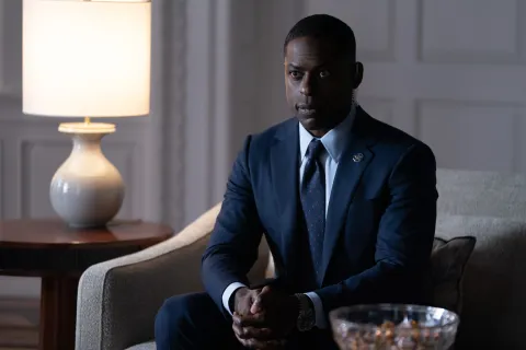 Paradise: 5 razones de por qué no deberías perderte la nueva serie del creador de This is Us Sterling K. Brown interpreta a Agent Xavier Collins en Paradise.
